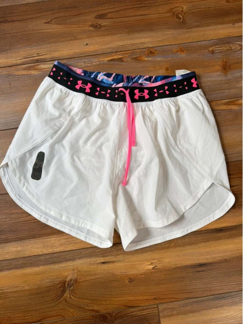 Under armour run anywhere high rise shorts size medium